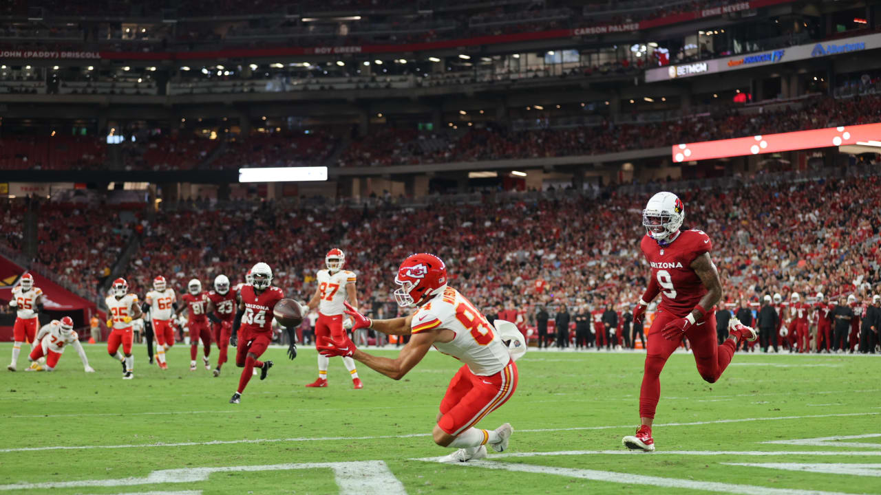 Patrick Mahomes throws, runs for TD as Chiefs beat Texans to close